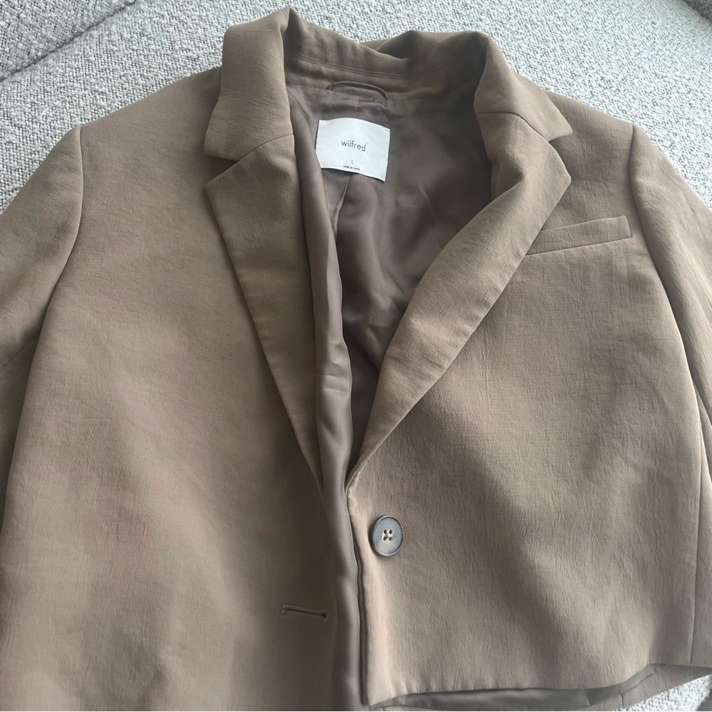 Aritzia crop blazer